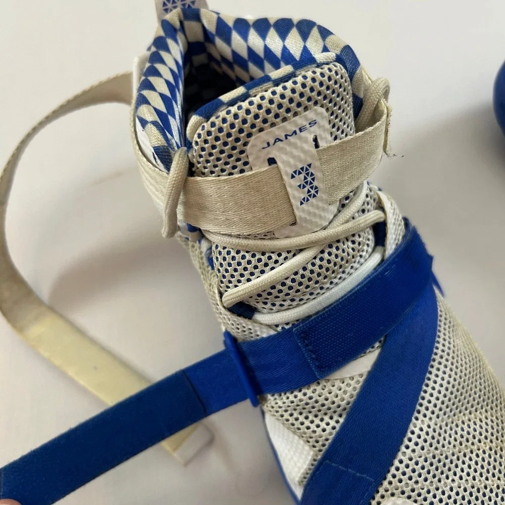 Nike LeBron Soldier 9 Shoes Kentucky Wildcats BBN Boys 6Y Blue White 776471-104